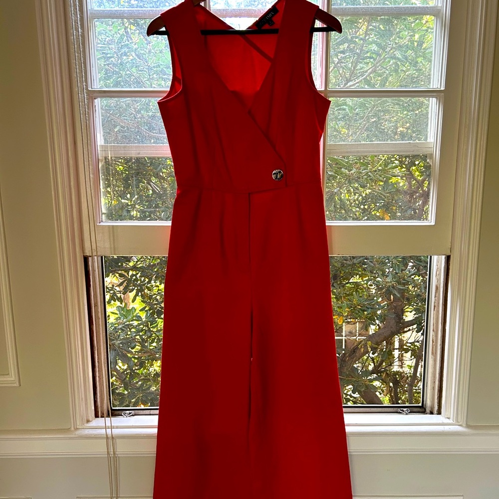 Sleeveless cotton jumpsuit with sweetheart neckline and peekaboo back.